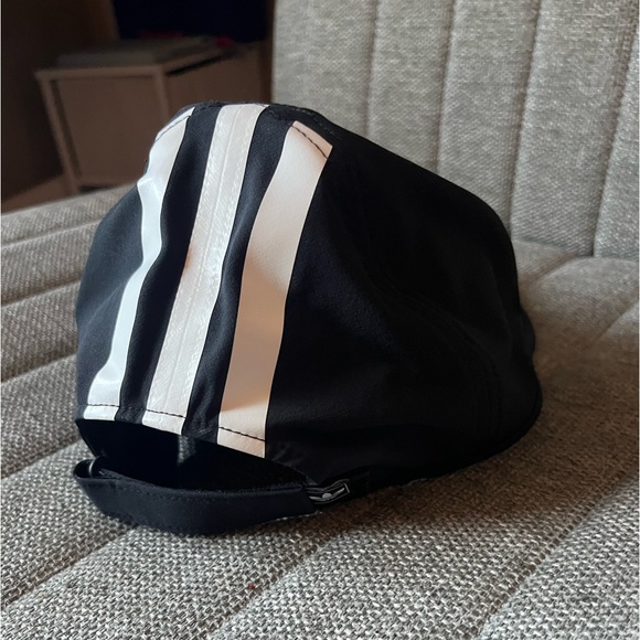 Adidas Hat Cap Strap Back Black White 3 stripe lightweight - Picture 2 of 4